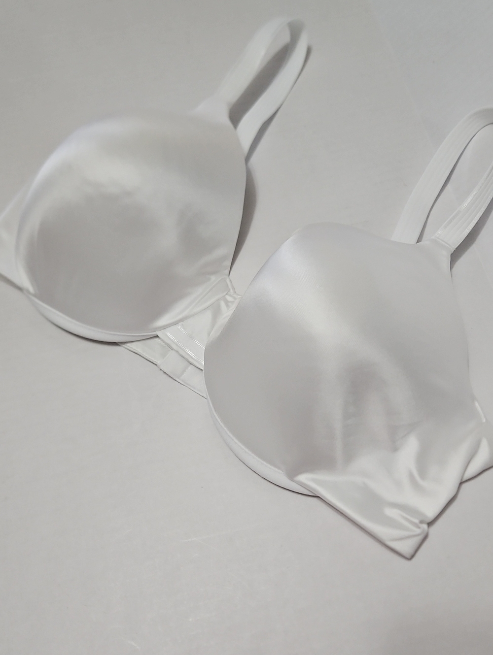 Bali White Satin Underwire Plunge Molded Cups Bra - Women Intimates  Size 42D